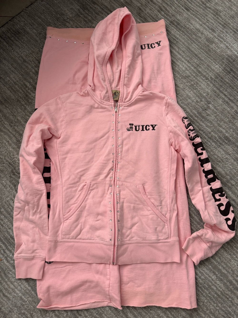Vintage Juicy Couture Women's Pink and Black Hoodie - Picture 2 of 10